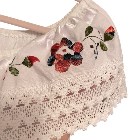 Embroidered Women’s Mexican handmade-Crocheted Lace-Size M/L- Off shoulder - Picture 4 of 7